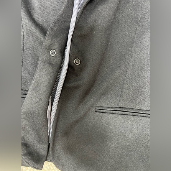 Mark Black Blazer with Stripe Lining Size Large - Sophisticated and Modern - Picture 7 of 13